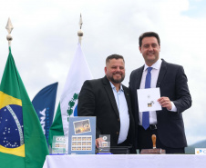 Governador Carlos Massa Ratinho Junior participou nesta segunda-feira (17) da cerimônia de 90 anos do porto, quando anunciou investimento bilionário para a construção do Píer em T que vai ampliar a capacidade de movimentação de cargas.
