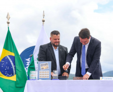 Governador Carlos Massa Ratinho Junior participou nesta segunda-feira (17) da cerimônia de 90 anos do porto, quando anunciou investimento bilionário para a construção do Píer em T que vai ampliar a capacidade de movimentação de cargas.