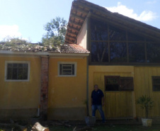 Defesa Civil estadual envia 4 mil telhas para Balsa Nova após forte tempestade
