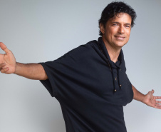 Jorge Vercillo celebra 30 anos de história com show no Guairão
