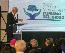 O governador em exercício Darci Piana participa nesta terça-feira (8) da abertura do Fórum Paranaense de Turismo Religioso, que acontece em Foz do Iguaçu entre 8 e 10 de abril. Foto: Geraldo Bubniak/AEN