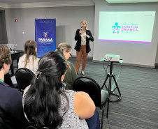  Sesa capacita profissionais para ampliar o cuidado com a infância no Paraná