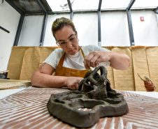 Academia Alfredo Andersen promove bate-papo com artistas Milena Celli e  Elizabeth Titton