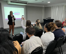  Sesa capacita profissionais para ampliar o cuidado com a infância no Paraná
