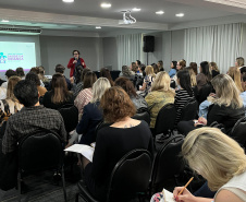  Sesa capacita profissionais para ampliar o cuidado com a infância no Paraná