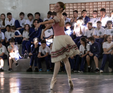 Balé Teatro Guaíra no Colégio