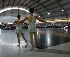 Balé Teatro Guaíra no Colégio