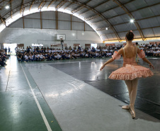 Balé Teatro Guaíra no Colégio
