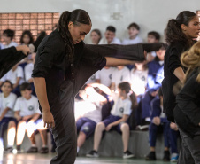 Balé Teatro Guaíra no Colégio