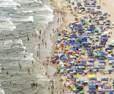 Temporada 2024/2025 do Verão Maior Paraná movimentou quase R$ 700 milhões em licenciamentos ambientais de novos empreendimentos no Litoral.