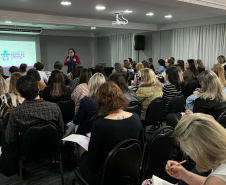  Sesa capacita profissionais para ampliar o cuidado com a infância no Paraná