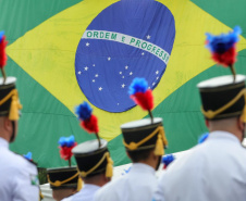 PMPR entrega Espadim Tiradentes para 106 cadetes do curso de ofici ais