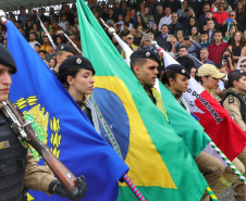 PMPR entrega Espadim Tiradentes para 106 cadetes do curso de ofici ais
