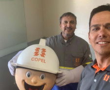 Em Rebouças, voluntários da Copel orientam estudantes sobre cuidados com a rede elétrica