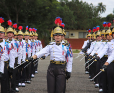 PMPR entrega Espadim Tiradentes para 106 cadetes do curso de ofici ais