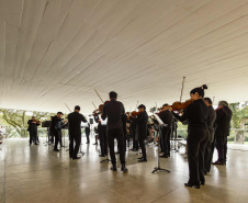 Concerto da Orquestra Sinfônica do Paraná no Museu Oscar Niemeyer é sucesso de público