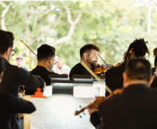 Concerto da Orquestra Sinfônica do Paraná no Museu Oscar Niemeyer é sucesso de público
