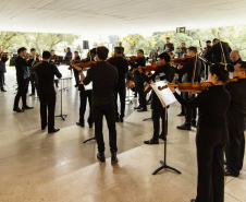 Concerto da Orquestra Sinfônica do Paraná no Museu Oscar Niemeyer é sucesso de público