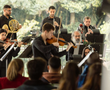 Concerto da Orquestra Sinfônica do Paraná no Museu Oscar Niemeyer é sucesso de público
