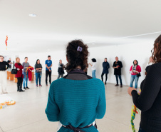 MON promove roda de conversa e laboratório de escultura gratuito para educadores