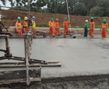 primeiras placas de concreto da duplicação da PRC-466 entre Guarapuava e Palmeirinha