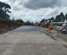 primeiras placas de concreto da duplicação da PRC-466 entre Guarapuava e Palmeirinha