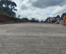 primeiras placas de concreto da duplicação da PRC-466 entre Guarapuava e Palmeirinha