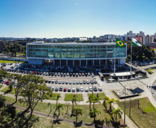 Paraná cobre juros da dívida com rendimentos de aplicações e tem melhor resultado do Brasil