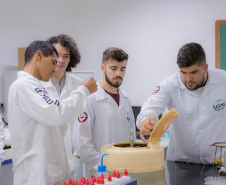 SETI Paraná seleciona profissionais para modernizar indústrias; remuneração é de R$ 5,1 mil