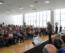 Governo do Paraná lança concurso de inovação para criação de bengalas inteligentes