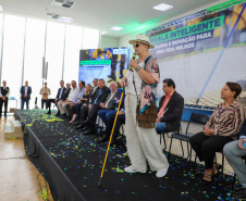 Governo do Paraná lança concurso de inovação para criação de bengalas inteligentes