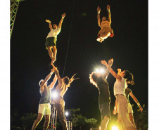 ACROBATAS REVERSO FILMES