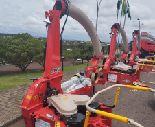 SEAB ENTREGA MÁQUINAS NOVA PRATA DO IGUAÇU
