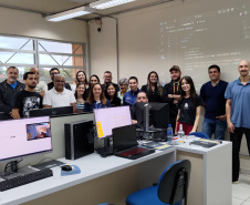 Projeto de universitária leva ensino de programação a mulheres da rede pública  Qualquer dúvida, estamos à disposição