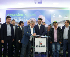 Casa Fácil Paraná chega a 110 mil famílias beneficiadas e investirá mais R$ 1,5 bilhão