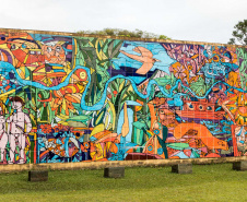 Nova exposição do MAC Paraná celebra os 80 anos do artista  Rogério Dias