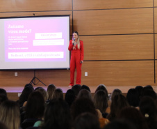 SEED - NRE de Umuarama capacita 600 professores em evento regional sobre autismo e inclusão