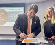 Portos do Paraná assina pacto para expandir ações de conscientização social