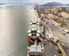 Em menos de 40 dias, Paranaguá supera maior movimentação de fertilizantes com apenas um navio