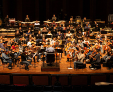 Símbolo da cultura no Estado, Orquestra Sinfônica do Paraná celebra 40 anos 