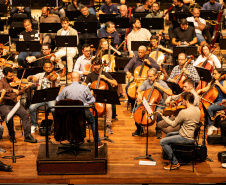 Famílias, movimentos, disposição no palco: confira como funciona uma orquestra sinfônica