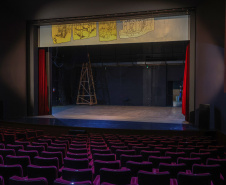  A passagem de Mila pelo Guaíra e pela OSP também está marcada em uma obra do artista paranaense Poty Lazzarotto dentro do teatro, desconhecida pelo público em uma das cortinas corta-fogo, a do Guairinha.
