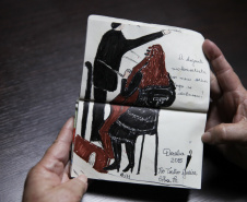 Fã da Orquestra Sinfônica do Paraná e de Beatles, artista ilustra concertos há mais de uma década