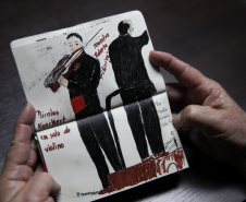 Fã da Orquestra Sinfônica do Paraná e de Beatles, artista ilustra concertos há mais de uma década