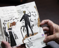 Fã da Orquestra Sinfônica do Paraná e de Beatles, artista ilustra concertos há mais de uma década