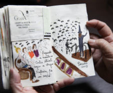 Fã da Orquestra Sinfônica do Paraná e de Beatles, artista ilustra concertos há mais de uma década