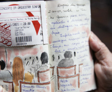 Fã da Orquestra Sinfônica do Paraná e de Beatles, artista ilustra concertos há mais de uma década