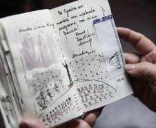Fã da Orquestra Sinfônica do Paraná e de Beatles, artista ilustra concertos há mais de uma década