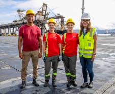 Mulheres quebram barreiras: primeiras estivadoras iniciam trabalho em Paranaguá