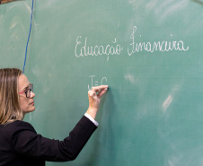 Educação divulga resultado da dobra de padrão com 2 mil professores contemplados